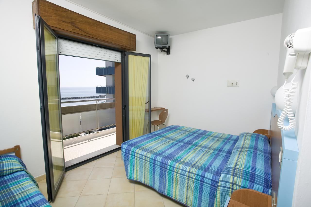 Hotel Semprini เบลลาเรีย-อีเจอา มารีนา ภายนอก รูปภาพ