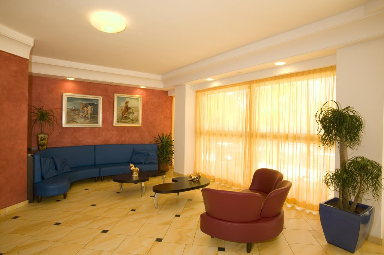Hotel Semprini เบลลาเรีย-อีเจอา มารีนา ภายนอก รูปภาพ