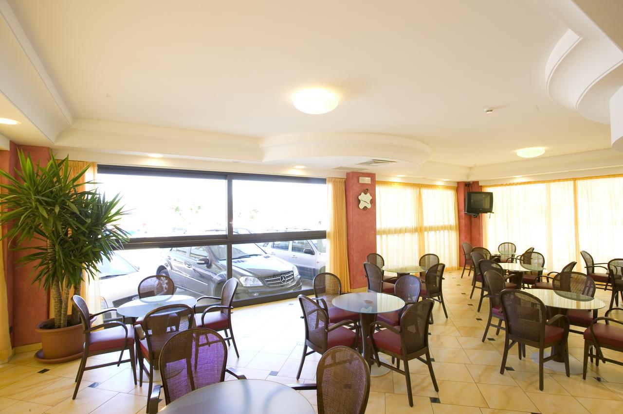 Hotel Semprini เบลลาเรีย-อีเจอา มารีนา ภายนอก รูปภาพ